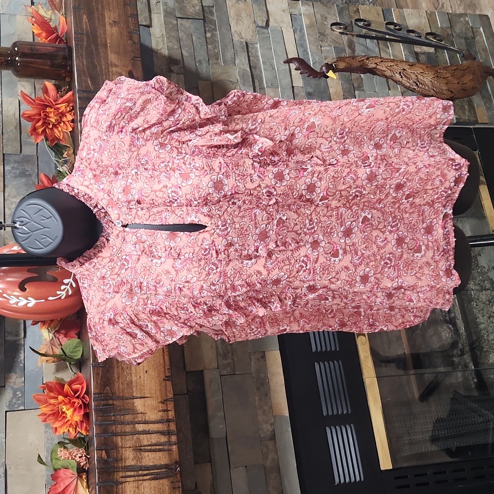 Loft floral clip Ruffle shell